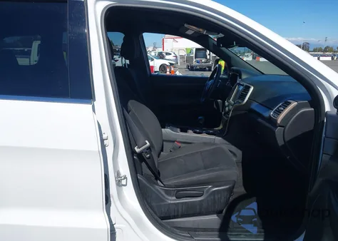 2015 Jeep Grand Cherokee Laredo z USA, uszkodzony, nr VIN 1C4RJFAG7FC122784